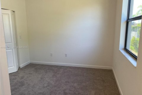 Condo in Miami, Florida, 3 bedrooms  № 2035489 - photo 18