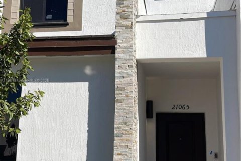 Condo in Miami, Florida, 3 bedrooms  № 2035489 - photo 2