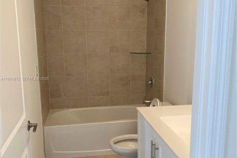 Condo in Miami, Florida, 3 bedrooms  № 2035489 - photo 14