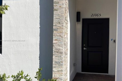 Condo in Miami, Florida, 3 bedrooms  № 2035489