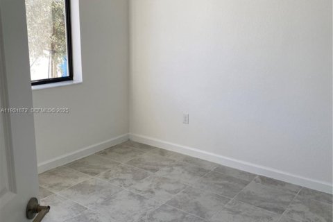 Condo in Miami, Florida, 3 bedrooms  № 2035489 - photo 13
