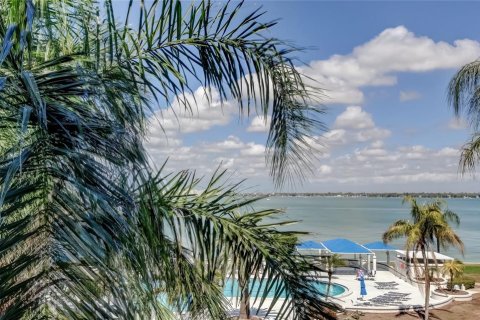 Condo in Saint Petersburg, Florida, 2 bedrooms № 2124956 - photo 3