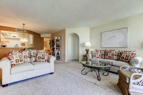 Condo in Saint Petersburg, Florida, 2 bedrooms № 2124956 - photo 5