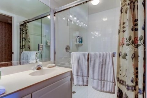 Condo in Saint Petersburg, Florida, 2 bedrooms № 2124956 - photo 18