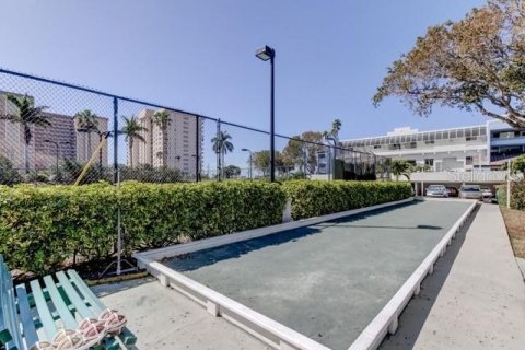 Condo in Saint Petersburg, Florida, 2 bedrooms № 2124956 - photo 13