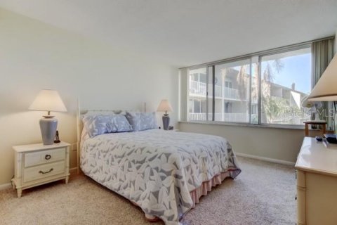 Condo in Saint Petersburg, Florida, 2 bedrooms № 2124956 - photo 17