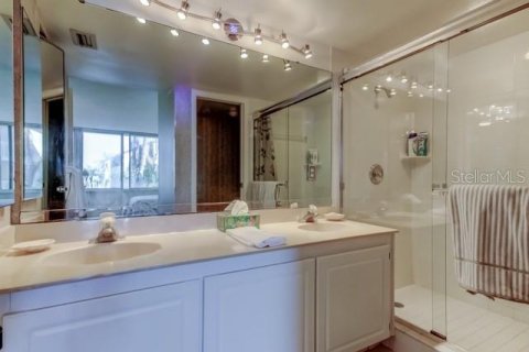 Condo in Saint Petersburg, Florida, 2 bedrooms № 2124956 - photo 19