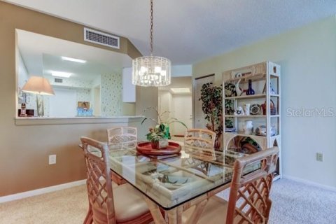 Condo in Saint Petersburg, Florida, 2 bedrooms № 2124956 - photo 8