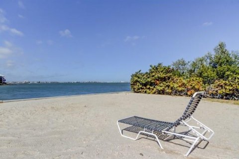 Condo in Saint Petersburg, Florida, 2 bedrooms № 2124956 - photo 26