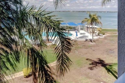 Condo in Saint Petersburg, Florida, 2 bedrooms № 2124956 - photo 28