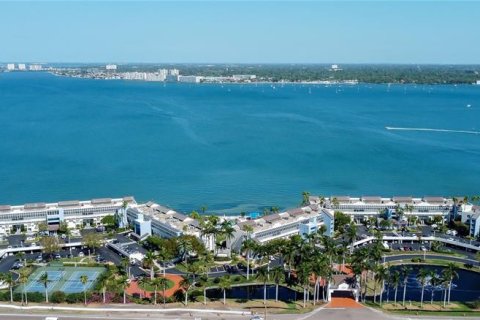 Condo à Saint Petersburg, Floride, 2 chambres  № 2124956
