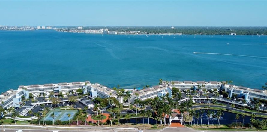 Condo in Saint Petersburg, Florida, 2 bedrooms № 2124956