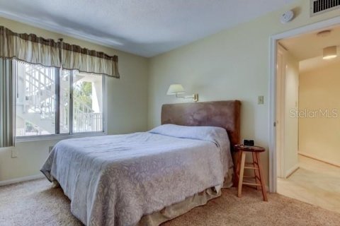 Condo in Saint Petersburg, Florida, 2 bedrooms № 2124956 - photo 20