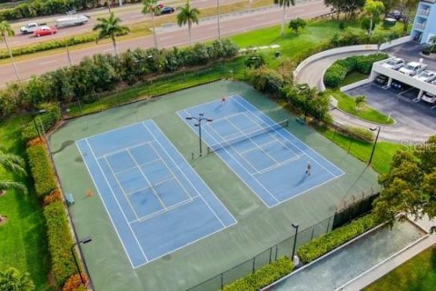 Condo in Saint Petersburg, Florida, 2 bedrooms № 2124956 - photo 25