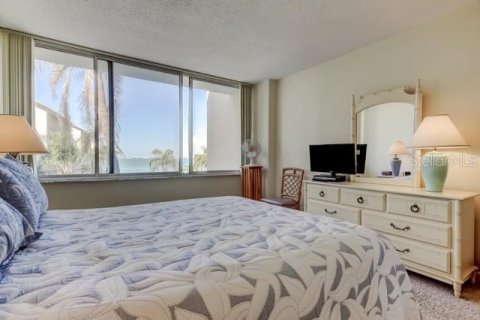 Condo in Saint Petersburg, Florida, 2 bedrooms № 2124956 - photo 16