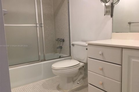 Condo in Sunny Isles Beach, Florida, 1 bedroom  № 1710387 - photo 15
