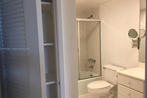 Condo in Sunny Isles Beach, Florida, 1 bedroom  № 1710387 - photo 19