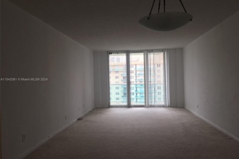 Condo in Sunny Isles Beach, Florida, 1 bedroom  № 1710387 - photo 11