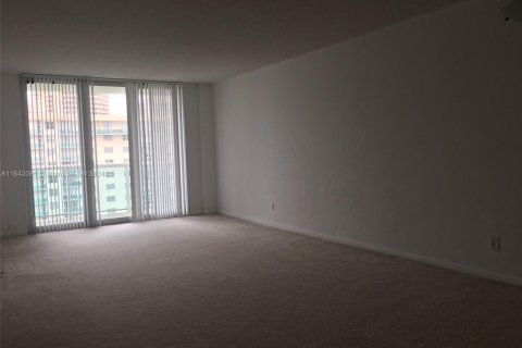 Condo in Sunny Isles Beach, Florida, 1 bedroom  № 1710387 - photo 27