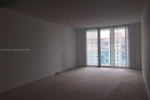 Condo in Sunny Isles Beach, Florida, 1 bedroom  № 1710387 - photo 29