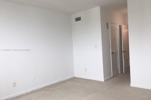 Condo in Sunny Isles Beach, Florida, 1 bedroom  № 1710387 - photo 24