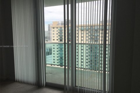 Condo in Sunny Isles Beach, Florida, 1 bedroom  № 1710387 - photo 30