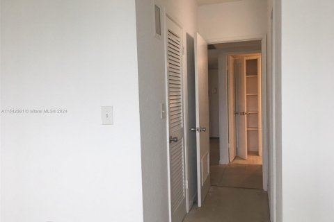 Condo in Sunny Isles Beach, Florida, 1 bedroom  № 1710387 - photo 26