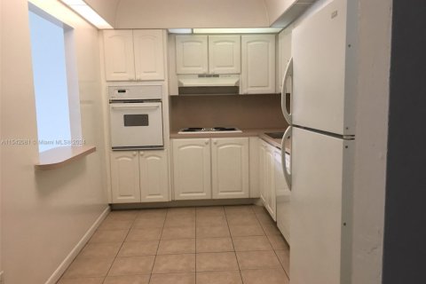 Condo in Sunny Isles Beach, Florida, 1 bedroom  № 1710387 - photo 3