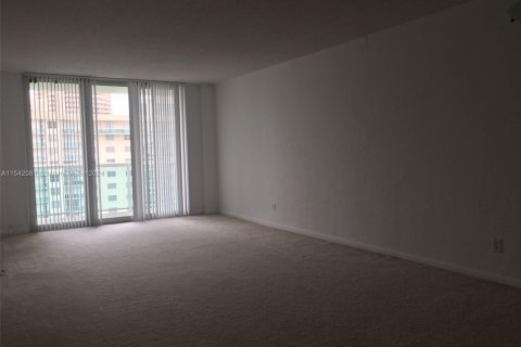 Condo in Sunny Isles Beach, Florida, 1 bedroom  № 1710387 - photo 28