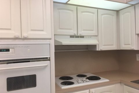 Condo in Sunny Isles Beach, Florida, 1 bedroom  № 1710387 - photo 9