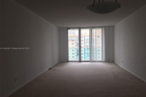 Condo in Sunny Isles Beach, Florida, 1 bedroom  № 1710387 - photo 12