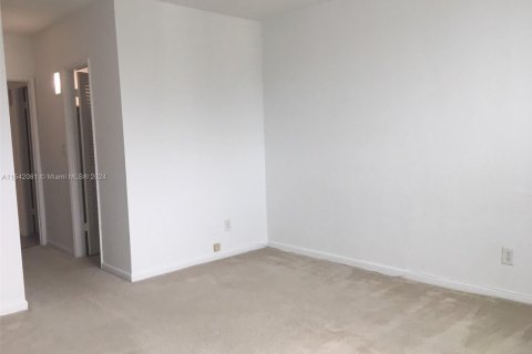 Condo in Sunny Isles Beach, Florida, 1 bedroom  № 1710387 - photo 23