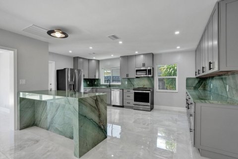 House in Hollywood, Florida 2 bedrooms, 126.53 sq.m. № 2174187 - photo 12