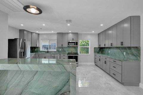 House in Hollywood, Florida 2 bedrooms, 126.53 sq.m. № 2174187 - photo 11