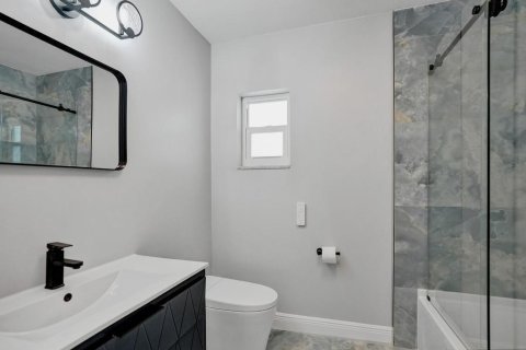 House in Hollywood, Florida 2 bedrooms, 126.53 sq.m. № 2174187 - photo 30
