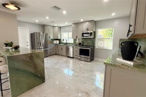 House in Hollywood, Florida 2 bedrooms, 126.53 sq.m. № 2174187 - photo 19