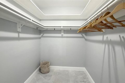 House in Hollywood, Florida 2 bedrooms, 126.53 sq.m. № 2174187 - photo 27