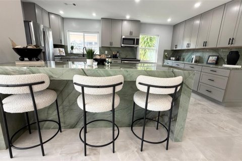 House in Hollywood, Florida 2 bedrooms, 126.53 sq.m. № 2174187 - photo 10