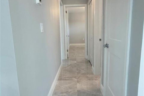 House in Hollywood, Florida 2 bedrooms, 126.53 sq.m. № 2174187 - photo 20