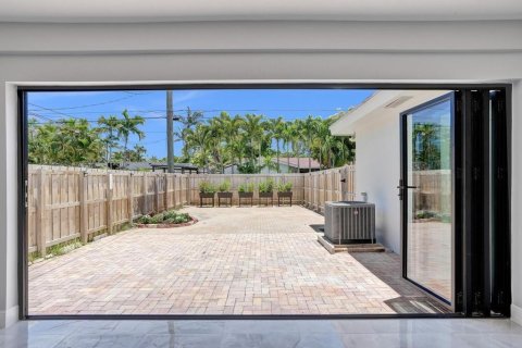 House in Hollywood, Florida 2 bedrooms, 126.53 sq.m. № 2174187 - photo 7