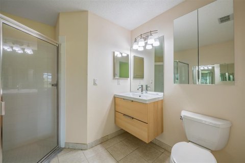 Condo in Sun City Center, Florida, 2 bedrooms № 2219121 - photo 16