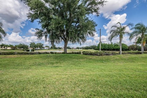 Condo in Sun City Center, Florida, 2 bedrooms № 2219121 - photo 11