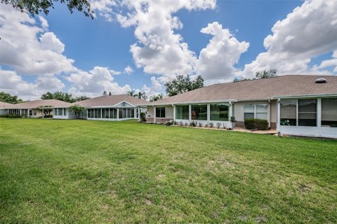 Condo in Sun City Center, Florida, 2 bedrooms № 2219121 - photo 13