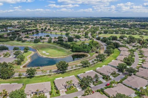 Condo in Sun City Center, Florida, 2 bedrooms № 2219121 - photo 9