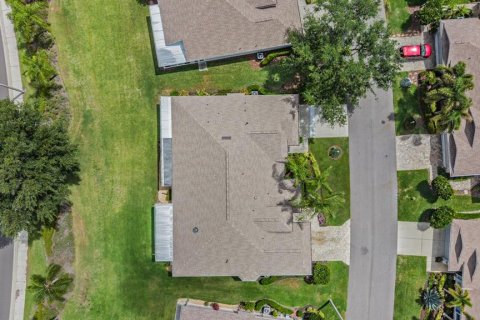 Condo in Sun City Center, Florida, 2 bedrooms № 2219121 - photo 10