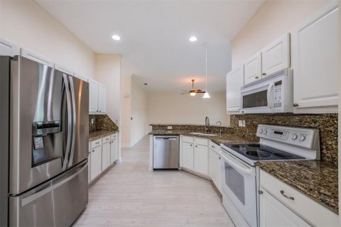 Condo in Sun City Center, Florida, 2 bedrooms № 2219121 - photo 29