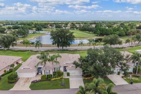 Condo in Sun City Center, Florida, 2 bedrooms № 2219121 - photo 4