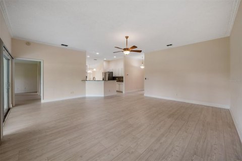 Condo in Sun City Center, Florida, 2 bedrooms № 2219121 - photo 25