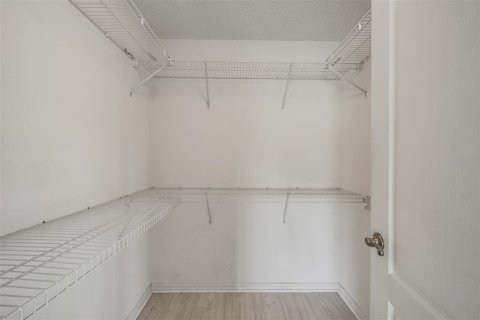 Condo in Sun City Center, Florida, 2 bedrooms № 2219121 - photo 19