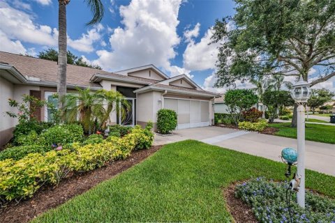 Condo in Sun City Center, Florida, 2 bedrooms № 2219121 - photo 2